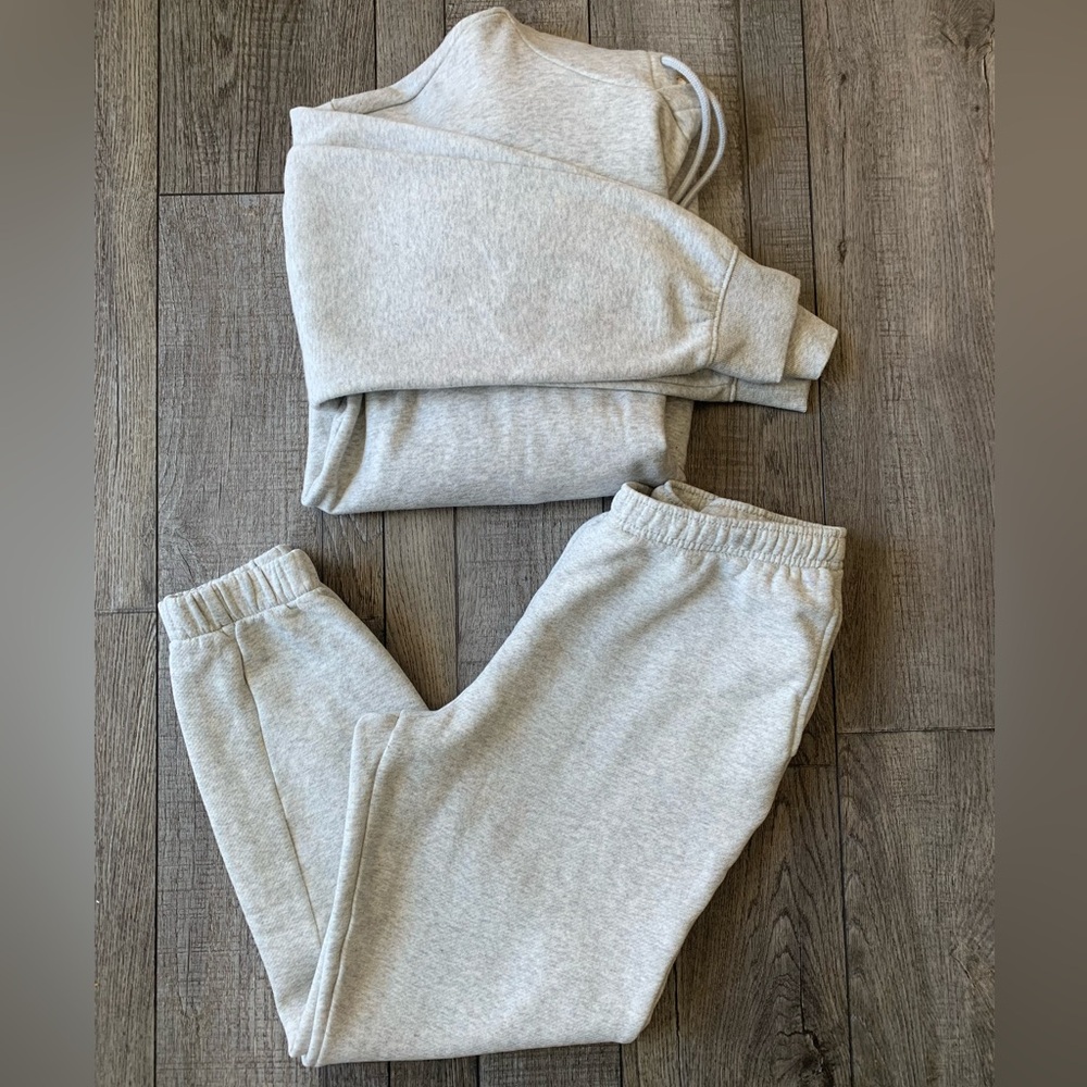 Womens Universal Thread Light Gray Sweatpant Set - image 1